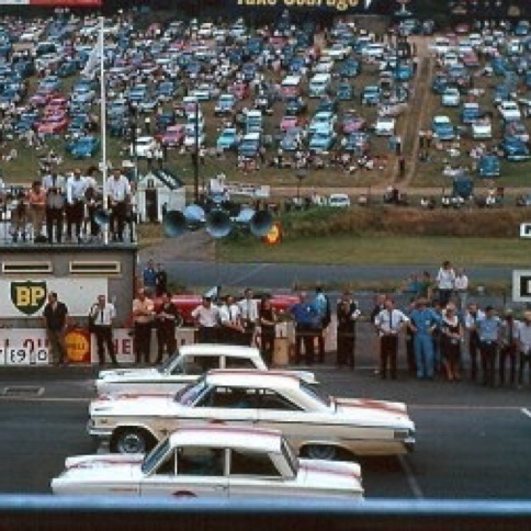 Jim Clark, Jack Sears et Bob Olthoff à
Oulton Park 1964